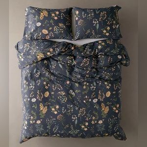 Urban Outfitters Myla Floral Duvet Set (full-size).